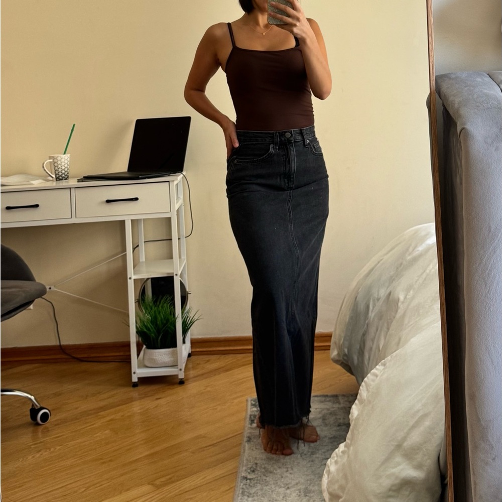 Aritzia Denim Forum Charcoal Midi Skirt size 24 Xsmall